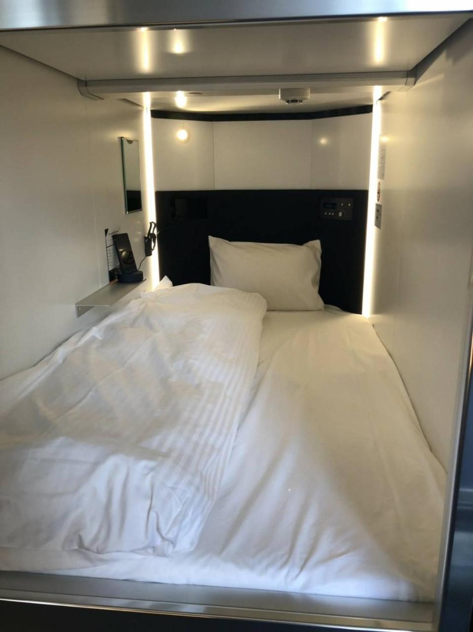 Hearts Capsule Hotel & Spa Hakata Фукуока Екстериор снимка